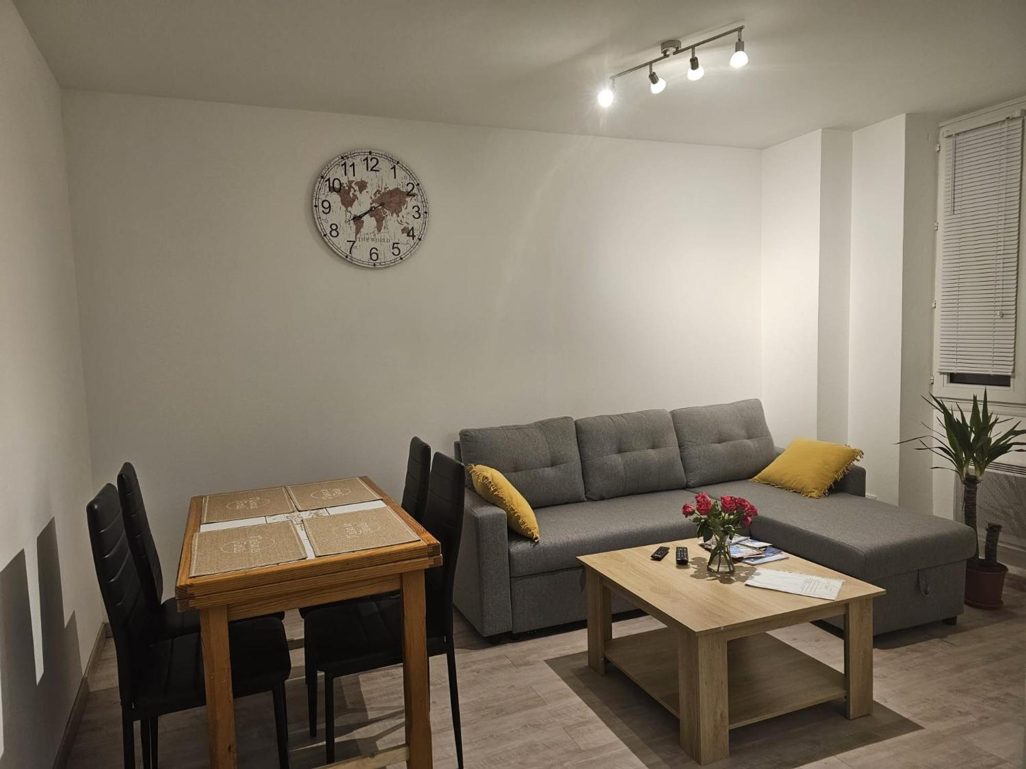 Joli Appartement En Face De Lac Nantua Luaran gambar